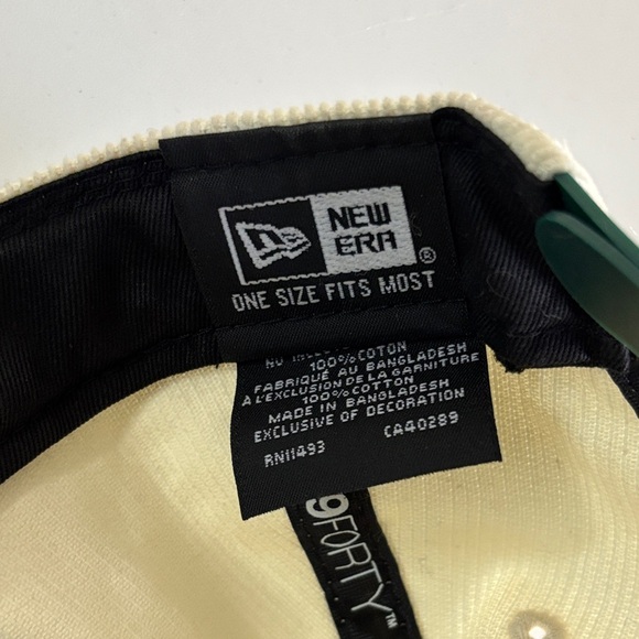 LA Embroidered corduroy Cream and Green Cap - Picture 4 of 4